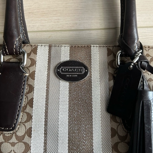 Coach Legacy Candace Carryall - Picture 2 of 9